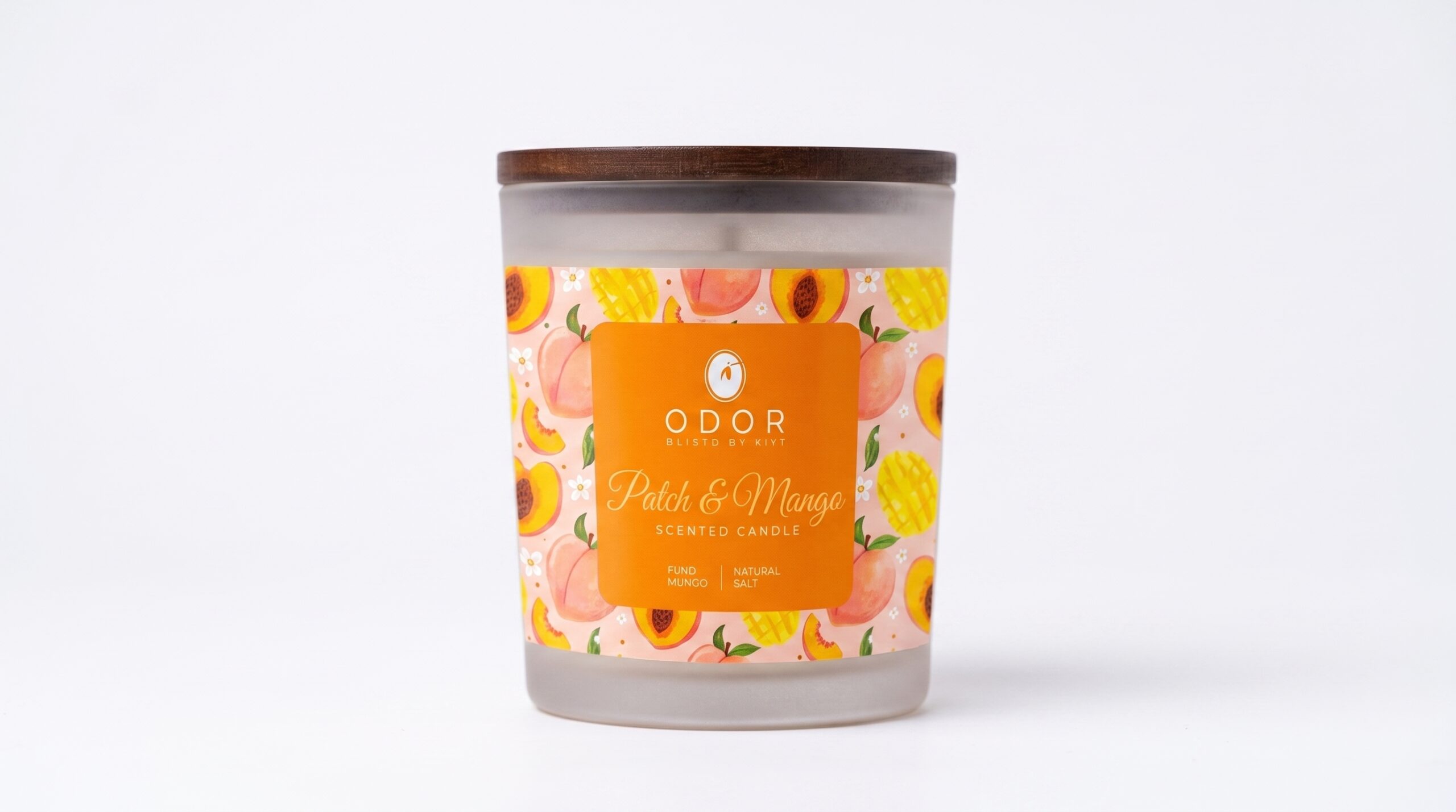 Frosted_glass_candle_on_white_202607011315 شموع برائحة خوخ&مانجو - الصورة 1